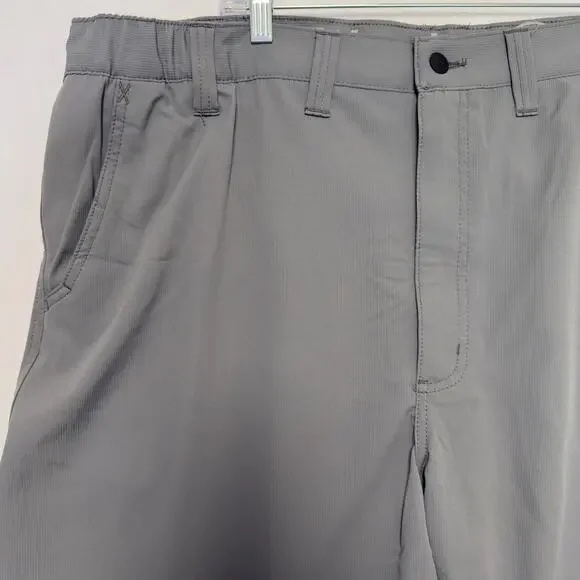 Wrangler Outdoor Field Utility Shorts Mens 44 Relaxed Fit Cargo Zip Pockets Gray - Picture 2 of 12
